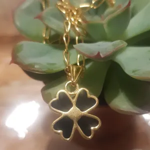 Necklace for women. Goldfilled pendant Clover Necklace for Woman / Girl.